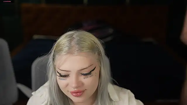 Snapshot of Naomi_054 chatting on 11-21-25, 03:33 Naomi 054 online show from 11-21-25, 03:33