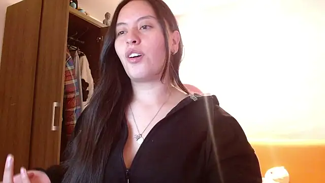 madissooon   online show from 11-14-25, 04:00