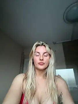 Layla 20  online show from 04-22-26, 07:15