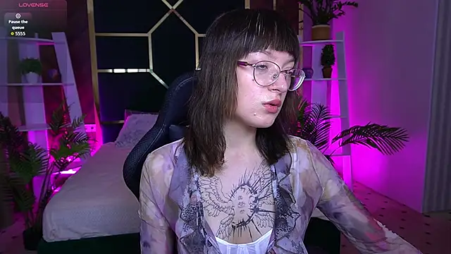 Pixie Peachh online show from 11-01-25, 02:08