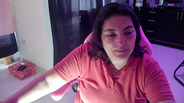 Snapshot of lina_maria99 chatting on 05-05-26, 03:53 lina maria99 online show from 05-05-26, 03:53