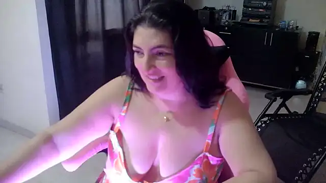 Snapshot of lina_maria99 chatting on 05-06-26, 04:23 lina maria99 online show from 05-06-26, 04:23