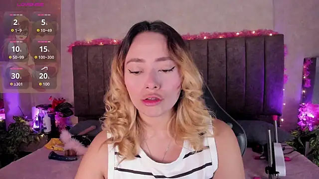 LanaMills  online show from 05-28-26, 04:54