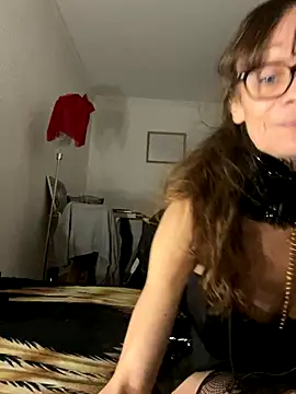 Snapshot of Chris06d22@xh chatting on 12-15-25, 08:02 Chris06d22xh online show from 12-15-25, 08:02