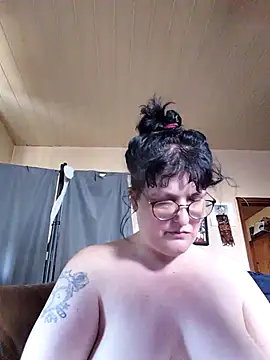 Snapshot of ladyfrombonn chatting on 08-05-26, 06:16 ladyfrombonn online show from 08-05-26, 06:16