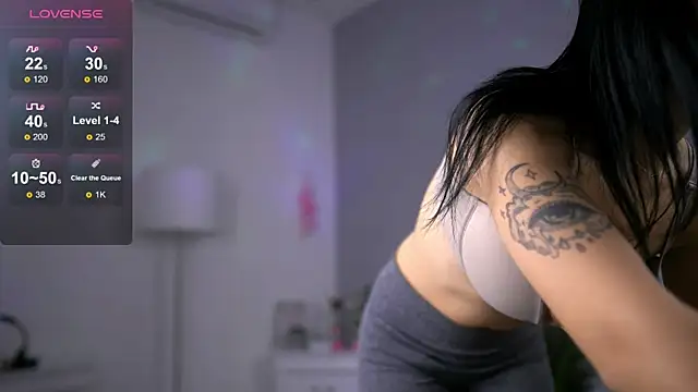 Snapshot of HotMollyX chatting on 10-29-25, 04:26 HotMollyX online show from 10-29-25, 04:26