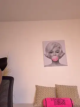 Snapshot of anailynn chatting on 11-25-25, 11:16 anailynn online show from 11-25-25, 11:16