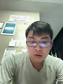 Snapshot of hiromu53 chatting on 03-10-26, 11:48 hiromu53 online show from 03-10-26, 11:48