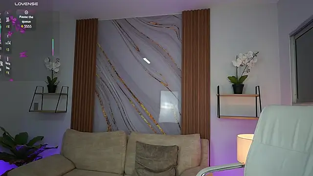 MilaCrave online show from 10-13-25, 11:32