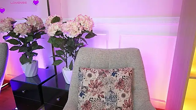 MilaCrave online show from 03-25-26, 12:44