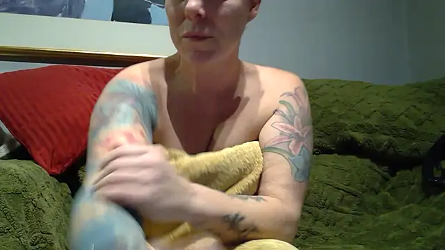 Island Siren online show from 10-23-25, 07:01