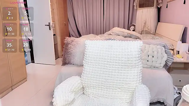 Snapshot of Y2Luvk chatting on 10-25-25, 07:52 Y2Luvk online show from 10-25-25, 07:52