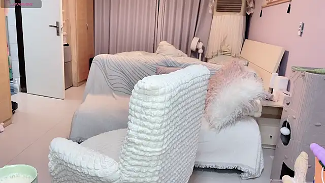 Snapshot of Y2Luvk chatting on 10-28-25, 09:28 Y2Luvk online show from 10-28-25, 09:28