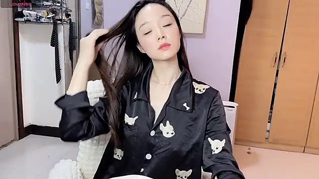 Snapshot of Y2Luvk chatting on 11-04-25, 09:25 Y2Luvk online show from 11-04-25, 09:25