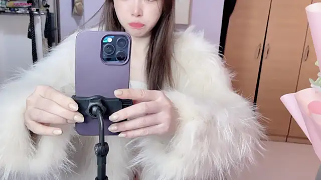 Snapshot of Y2Luvk chatting on 11-09-25, 11:03 Y2Luvk online show from 11-09-25, 11:03