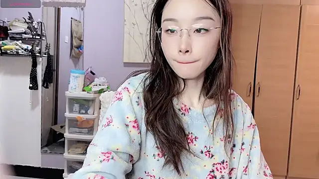 Snapshot of Y2Luvk chatting on 11-15-25, 10:26 Y2Luvk online show from 11-15-25, 10:26