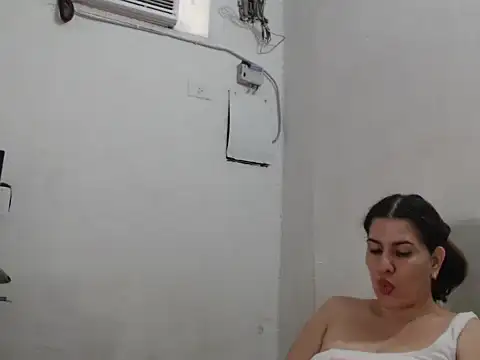 Bratzhot09 online show from 11-30-25, 03:38