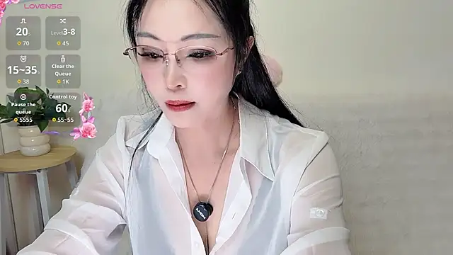 Snapshot of Hua_Hua_0 chatting on 09-20-25, 12:39 Hua Hua 0 online show from 09-20-25, 12:39