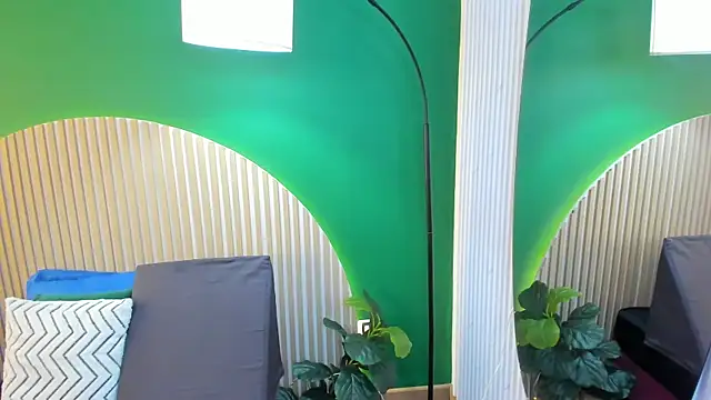 Snapshot of halleylorens chatting on 09-27-25, 07:13 halleylorens online show from 09-27-25, 07:13