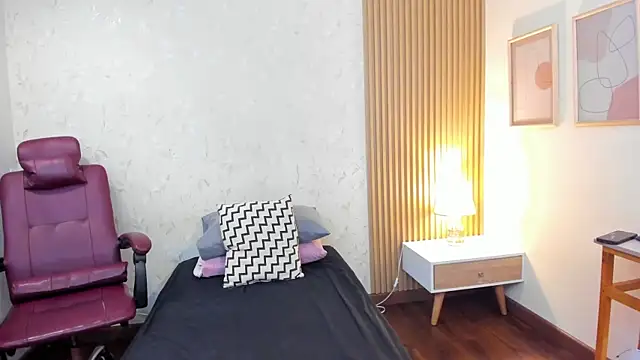 Snapshot of halleylorens chatting on 11-07-25, 07:47 halleylorens online show from 11-07-25, 07:47