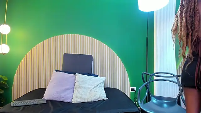 Snapshot of halleylorens chatting on 12-02-25, 07:20 halleylorens online show from 12-02-25, 07:20