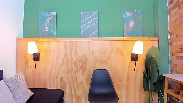 halleylorens online show from 04-04-26, 07:44