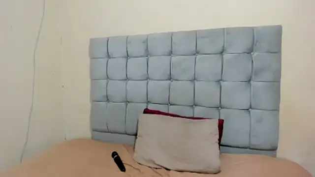 curveAss222 online show from 10-18-25, 05:35