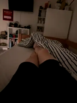 Snapshot of Aaron_24_ chatting on 12-23-25, 05:16 Aaron 24 online show from 12-23-25, 05:16