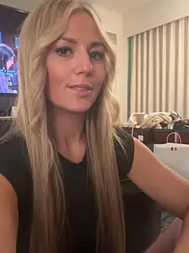 Snapshot of sammie-99 chatting on 11-04-25, 06:23 sammie-99 online show from 11-04-25, 06:23