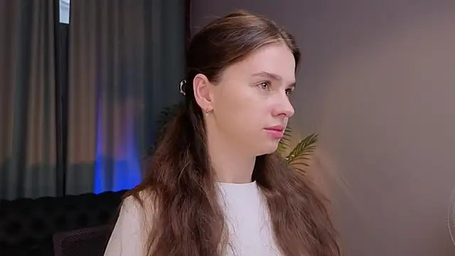 Olivia Farrell online show from 09-26-25, 12:31