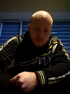 svenni2525 online show from 10-29-25, 04:20