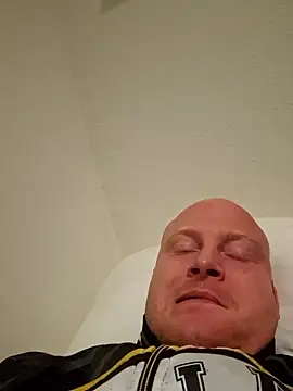 svenni2525 online show from 01-10-26, 04:42