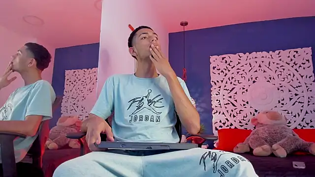 Snapshot of Adonis_WB chatting on 09-10-25, 09:15 Adonis WB online show from 09-10-25, 09:15