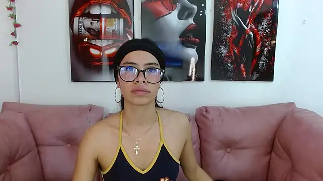 Snapshot of Miahotcs1 chatting on 05-01-26, 04:44 Miahotcs1 online show from 05-01-26, 04:44
