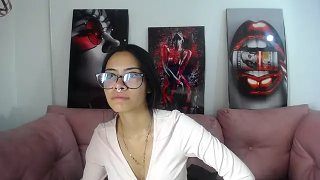 Snapshot of Miahotcs1 chatting on 05-26-26, 01:40 Miahotcs1 online show from 05-26-26, 01:40