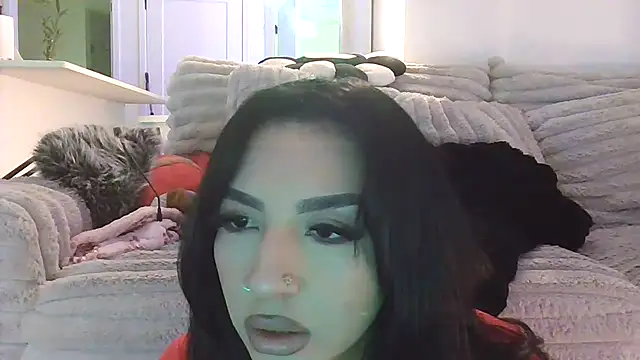 Snapshot of jg0ld chatting on 12-17-25, 12:05 jg0ld online show from 12-17-25, 12:05