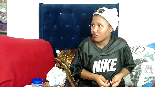 BUNNYCHOWX28 online show from 02-01-26, 07:45