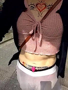 Snapshot of pink-mai chatting on 09-16-25, 01:06 pink-mai online show from 09-16-25, 01:06