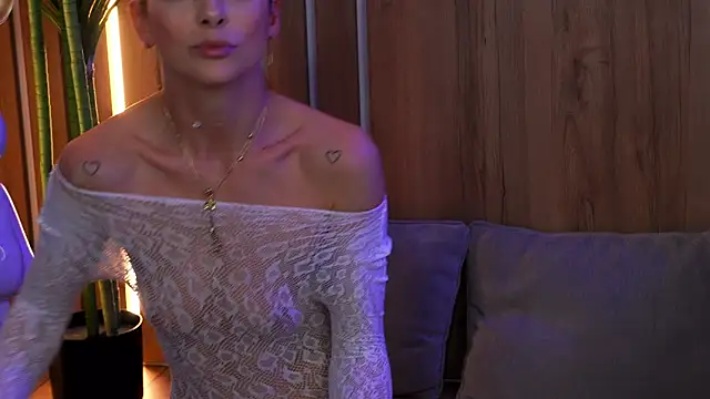 EllyLynn online show from 04-18-26, 06:23