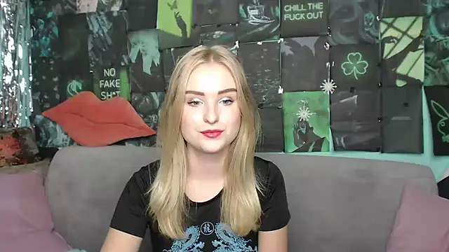 Snapshot of SofySofty chatting on 09-11-25, 04:45 SofySofty online show from 09-11-25, 04:45