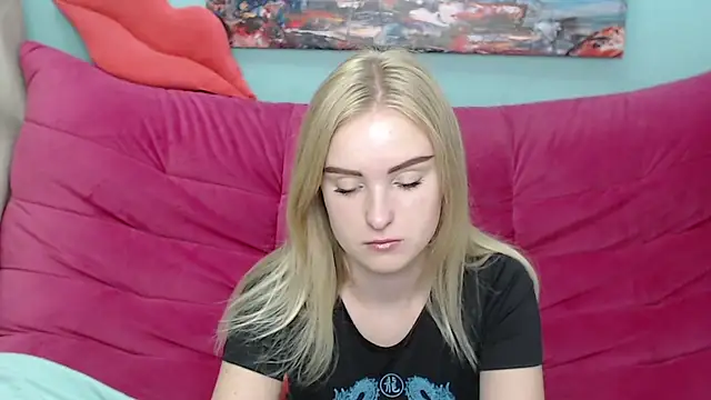 Snapshot of SofySofty chatting on 10-03-25, 04:42 SofySofty online show from 10-03-25, 04:42