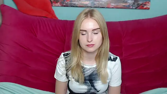 Snapshot of SofySofty chatting on 10-17-25, 04:48 SofySofty online show from 10-17-25, 04:48