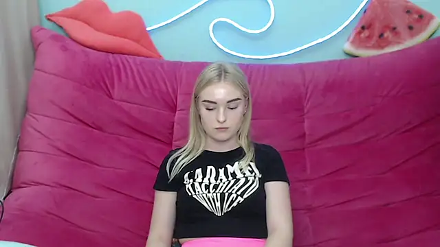 Snapshot of SofySofty chatting on 11-09-25, 06:06 SofySofty online show from 11-09-25, 06:06