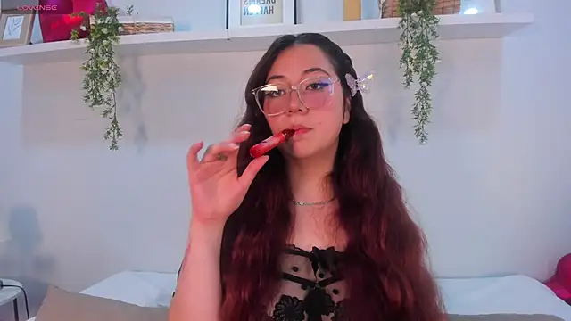 Nicolle Evanss  online show from 04-22-26, 04:48