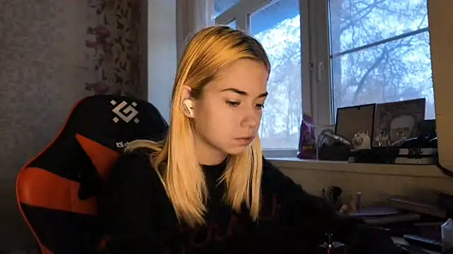 Witching Moon online show from 11-25-25, 07:41