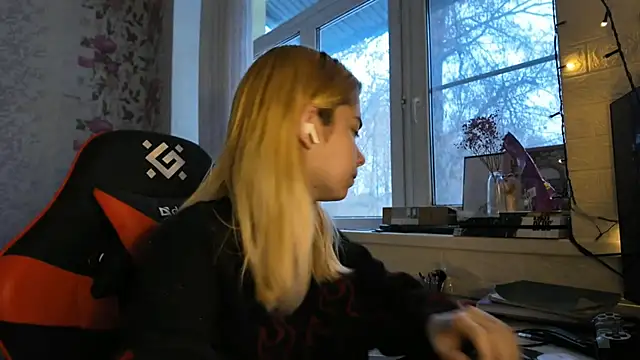 Witching Moon online show from 12-16-25, 06:51