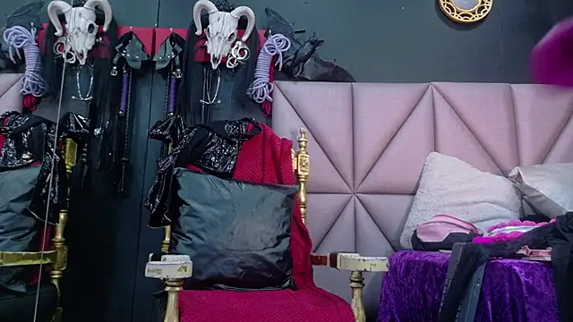 EvaSabath online show from 10-18-25, 09:04