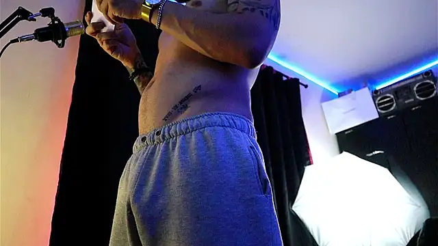 AlphaMasterXxx online show from 09-13-25, 12:43