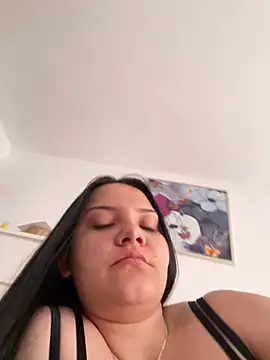 Snapshot of Selena_y chatting on 05-28-26, 07:16 Selena y online show from 05-28-26, 07:16