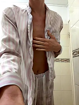 MilaRenee online show from 10-07-25, 06:54